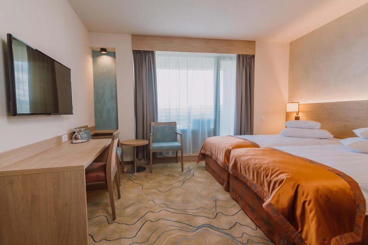 Ensana Ursina Hotel Совата Екстериор снимка