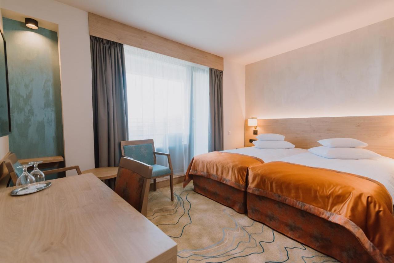 Ensana Ursina Hotel Совата Екстериор снимка