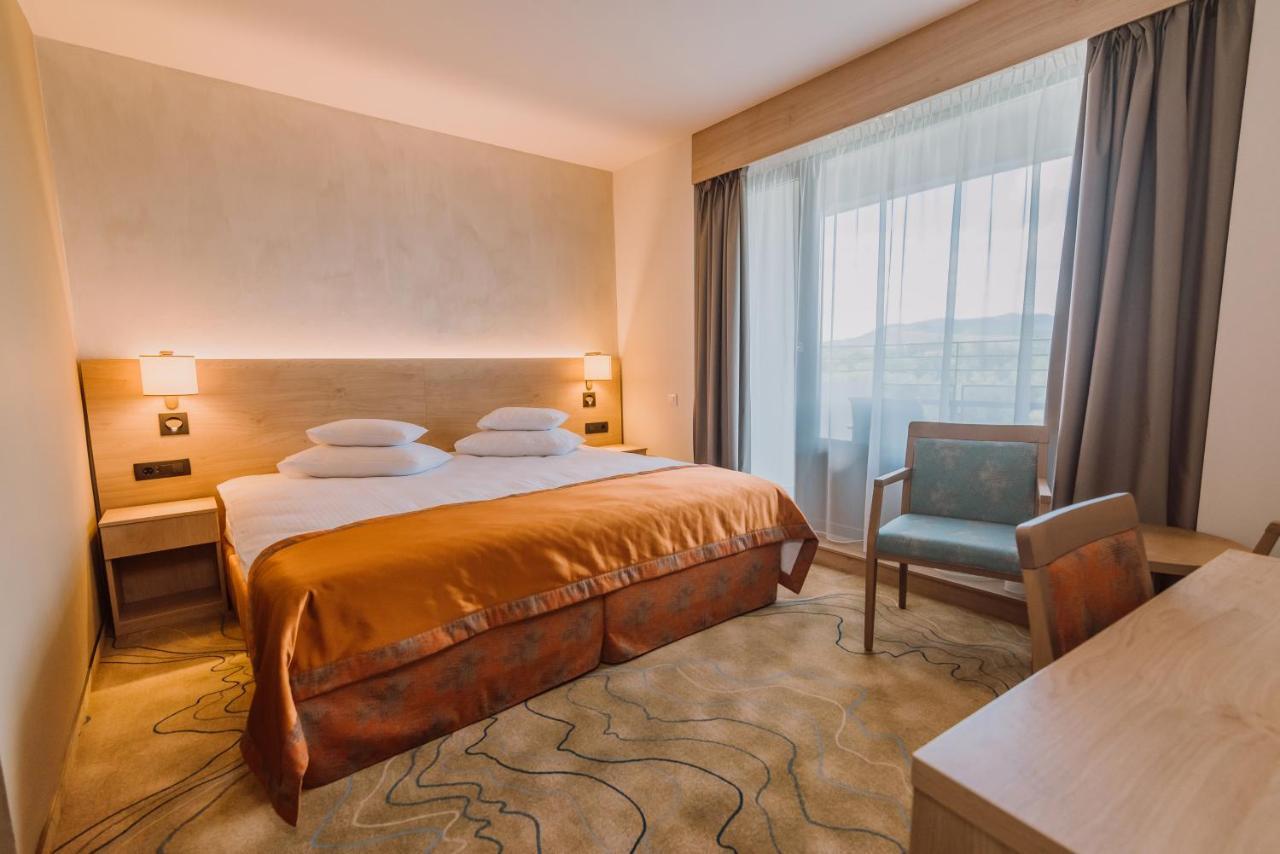 Ensana Ursina Hotel Совата Екстериор снимка