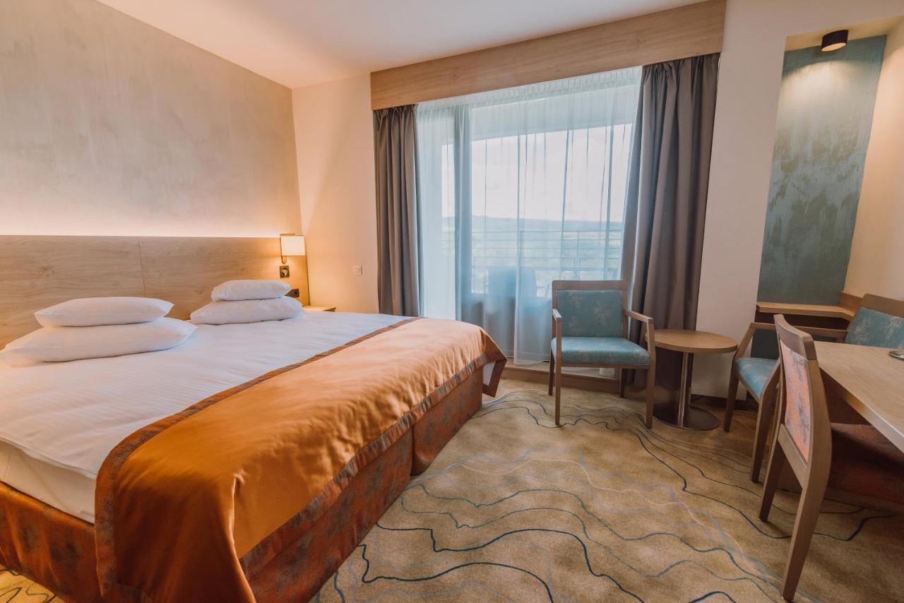 Ensana Ursina Hotel Совата Екстериор снимка
